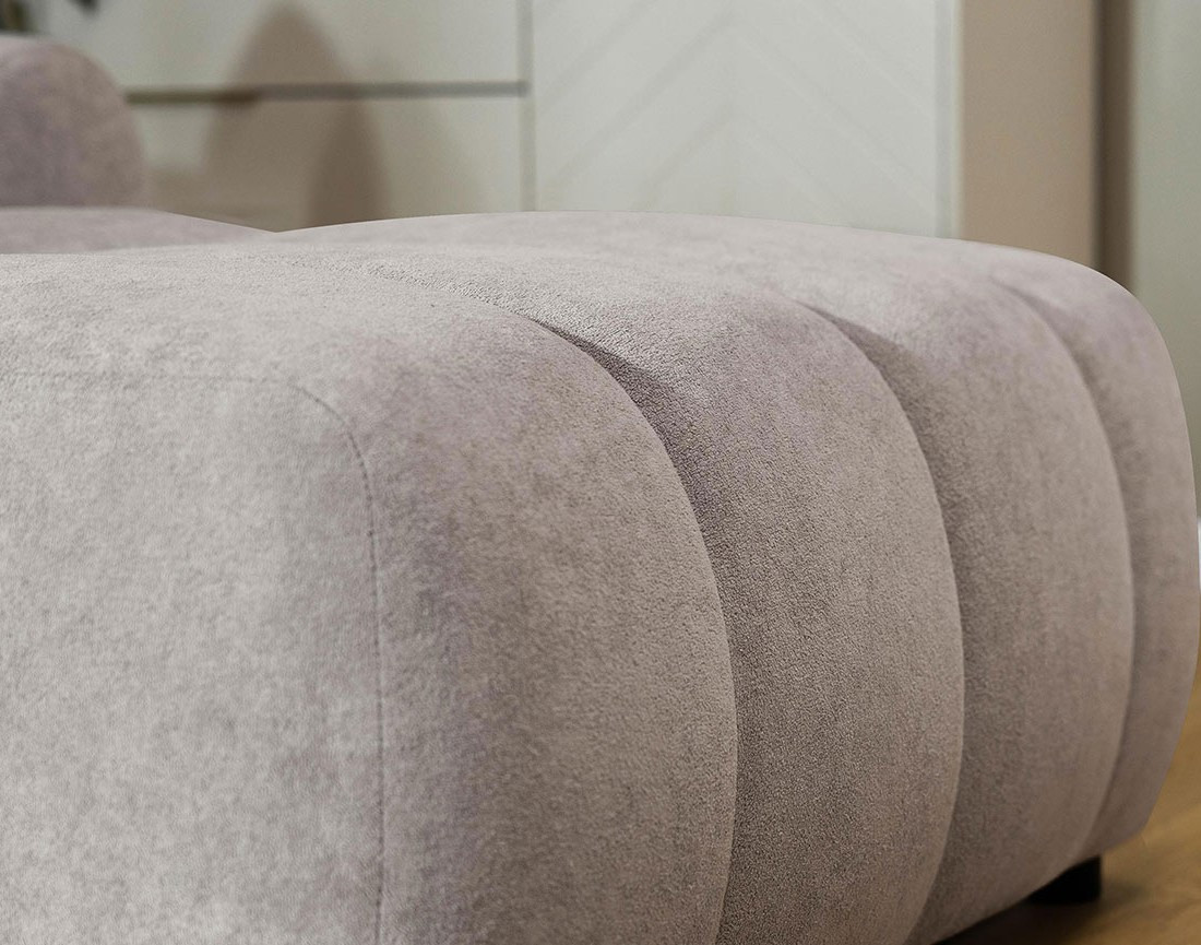 Canapé d'angle droit 4 places convertible avec coffre en tissu texturé Luzzio