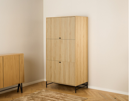 Armoire dressing avec 7 étagères et penderie bois et pieds métal Marc