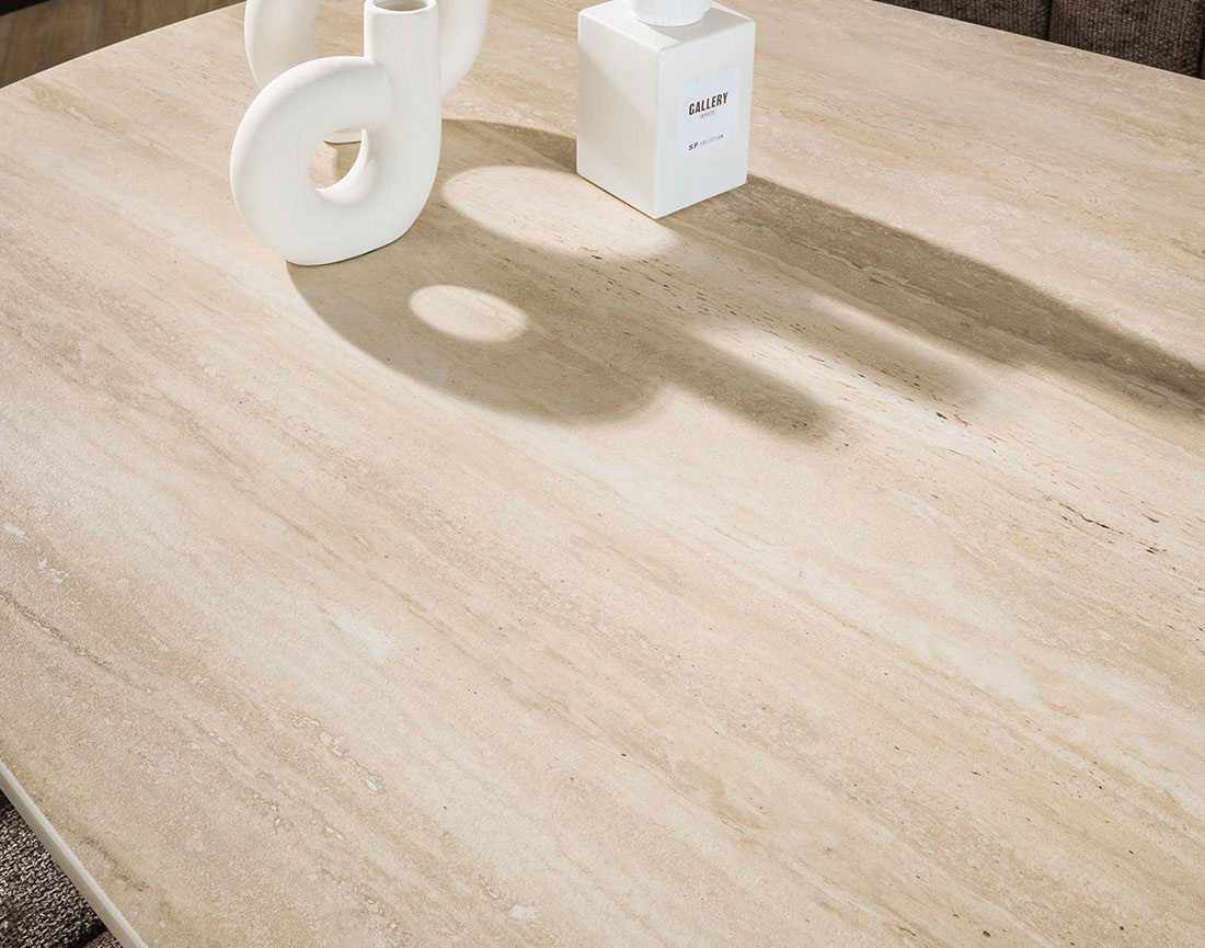 Table à manger plateau en céramique 3D effet travertin pieds en acier 6 à 8 personnes Ruben