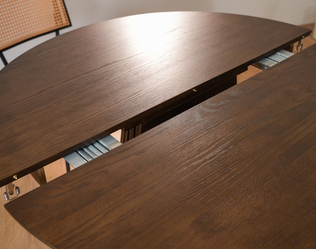 Table à manger ronde extensible bois foncé 4 à 8 personnes Freya