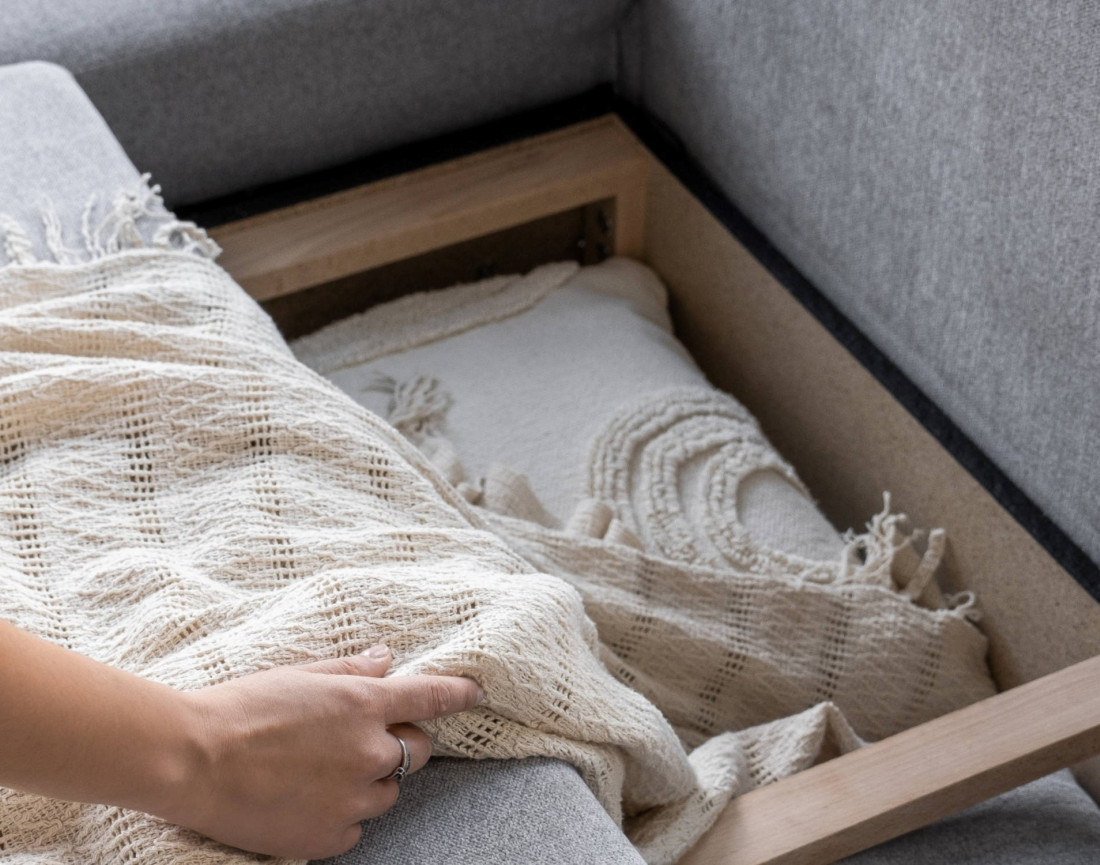 Lagom - canapé d'angle panoramique gauche convertible 7 places avec coffre en tissu - style scandinave