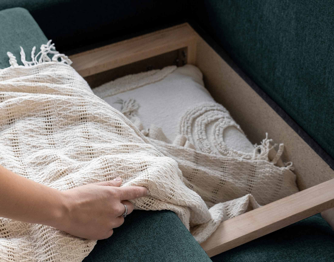 Lagom - canapé d'angle panoramique gauche convertible 7 places avec coffre en tissu - style scandinave