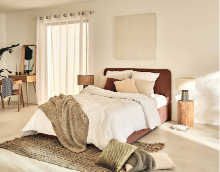 Lit coffre 140x190 cm avec sommier inclus en tissu Goyave