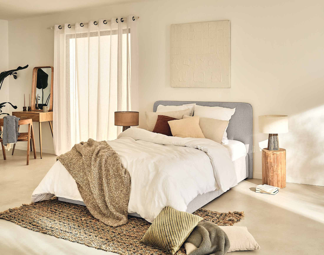 Lit coffre 140x190 cm avec sommier inclus en tissu Goyave