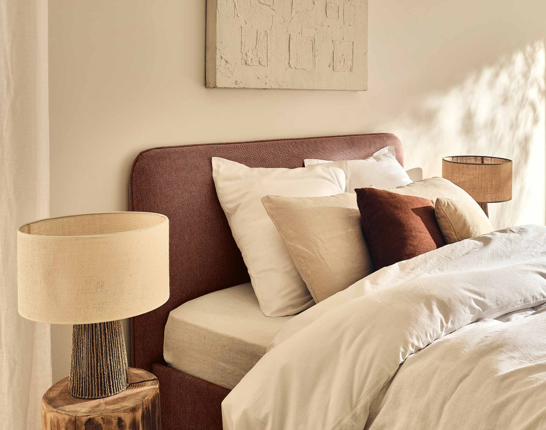 Lit coffre 160x200 cm avec sommier inclus en tissu Goyave