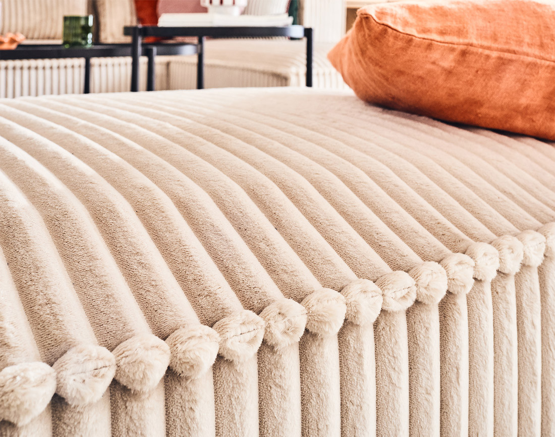 Pouf en velours côtelé grosses côtes Stella