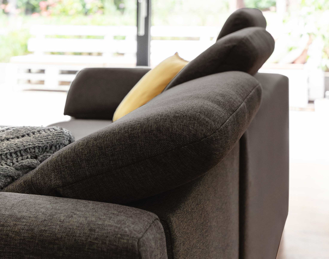 Canapé d'angle droit 5 places convertible avec coffre et têtières en tissu Clever