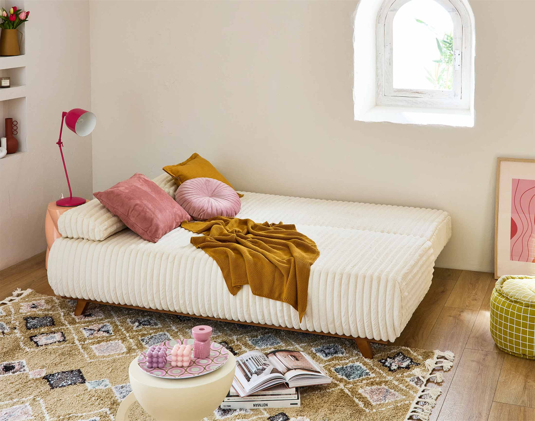 Canapé 3 places convertible avec coffre et grand pouf en fausse fourrure côtelée Cristal