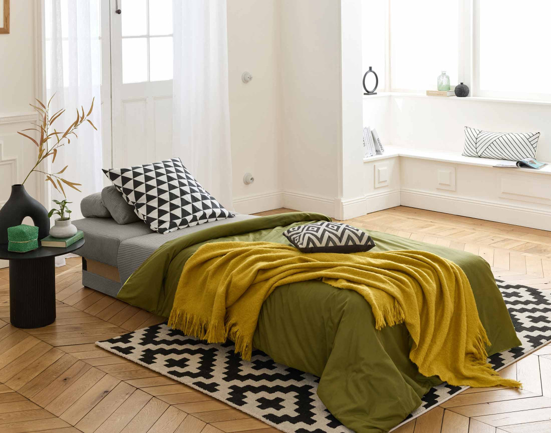 Fauteuil convertible avec coffre et grand pouf en velours côtelé Cristal