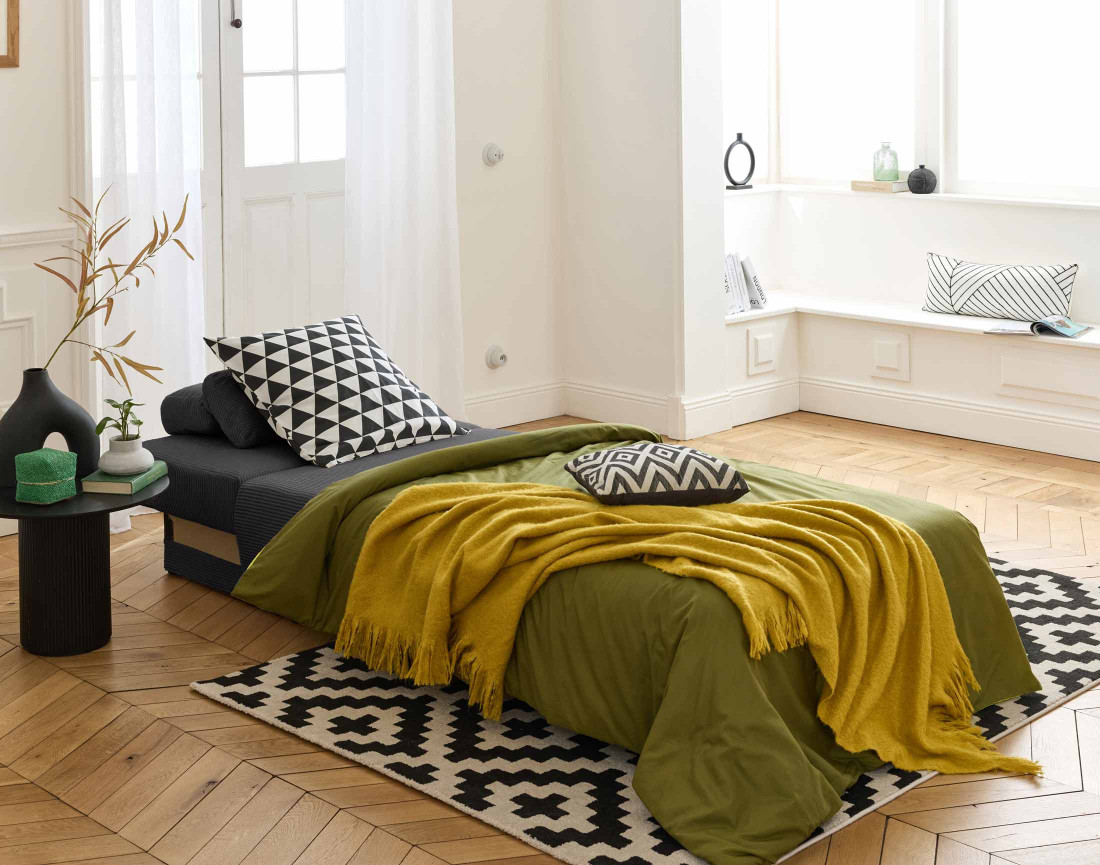 Fauteuil convertible avec coffre et grand pouf en velours côtelé Cristal