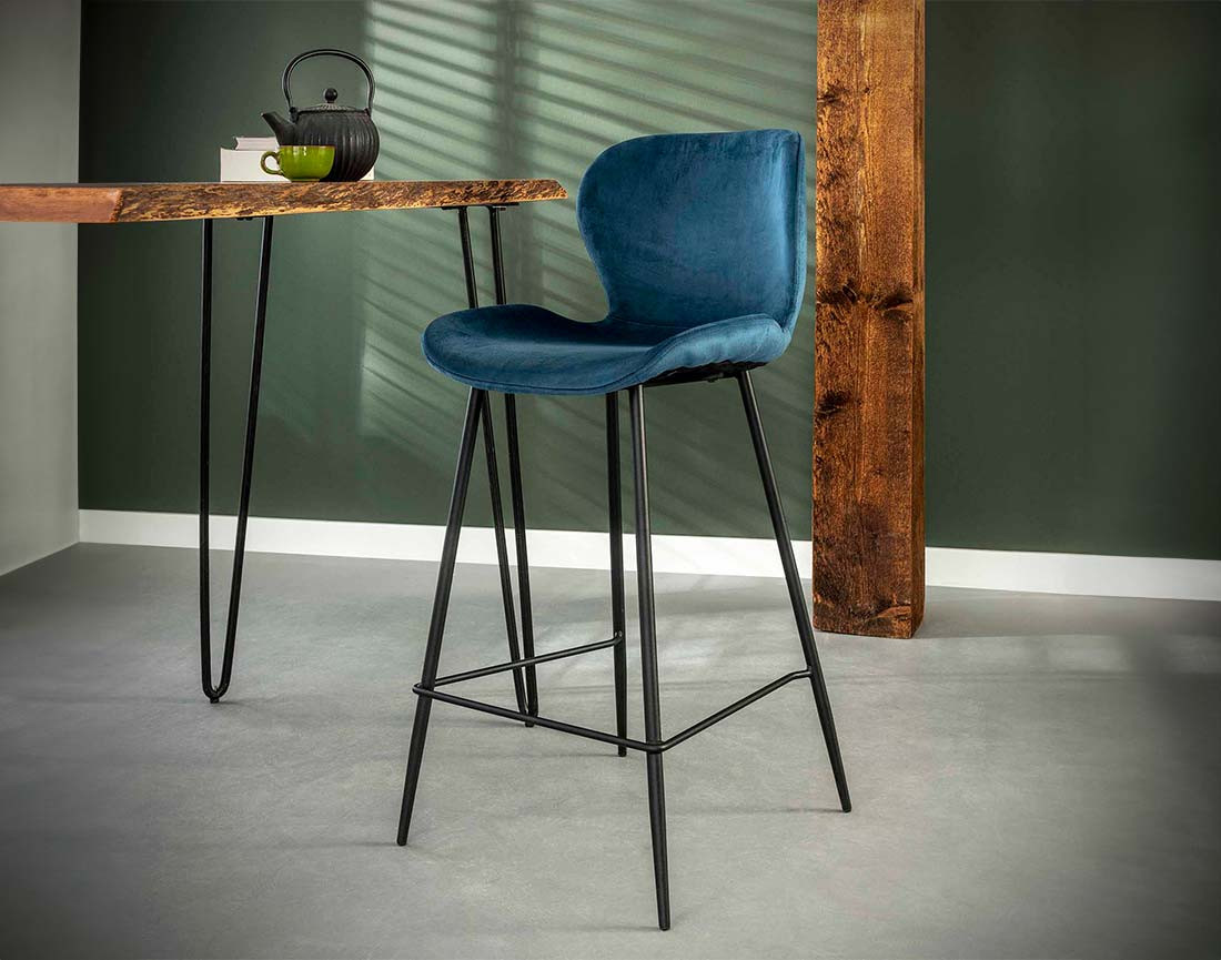 Lot de 4 tabourets de bar en velours bleu Basti