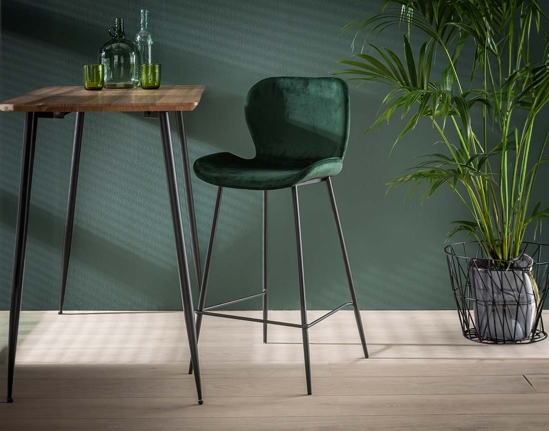 Lot de 4 tabourets de bar en velours vert Basti