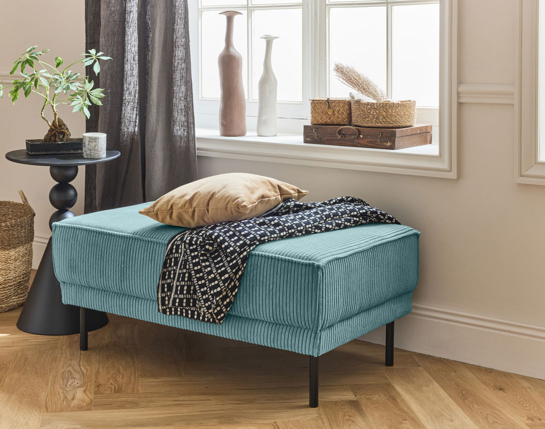 Pouf en velours côtelé avec pieds hauts Charlie