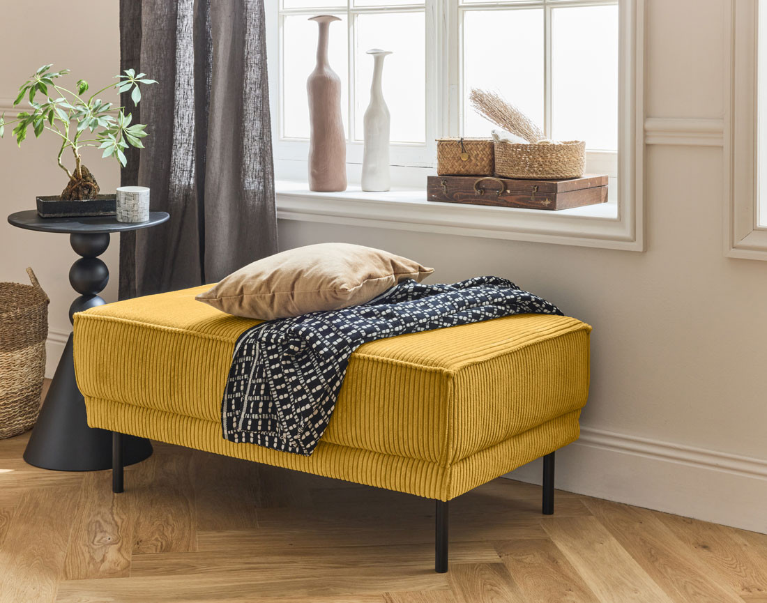 Pouf en velours côtelé avec pieds hauts Charlie