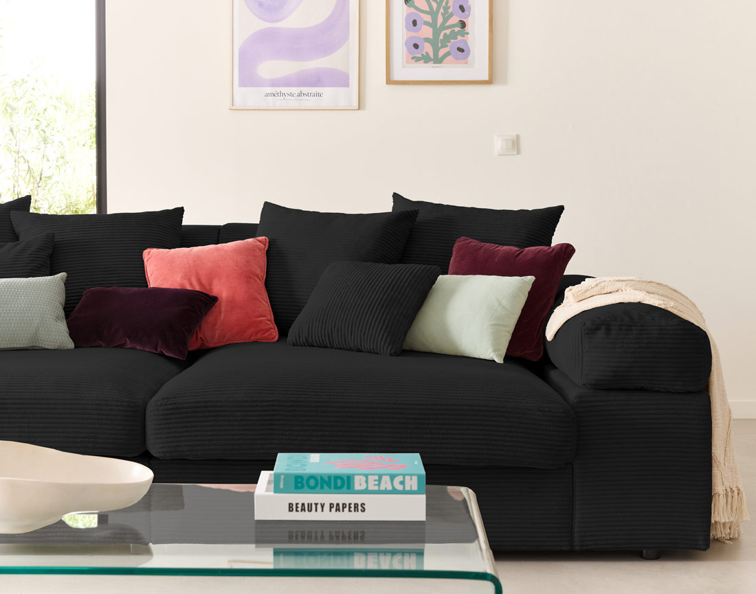 Canapé 4 places avec une assise profonde en velours côtelé