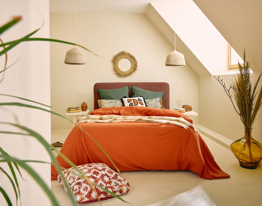 Lit coffre 160x200 en velours côtelé avec sommier inclus Goyave