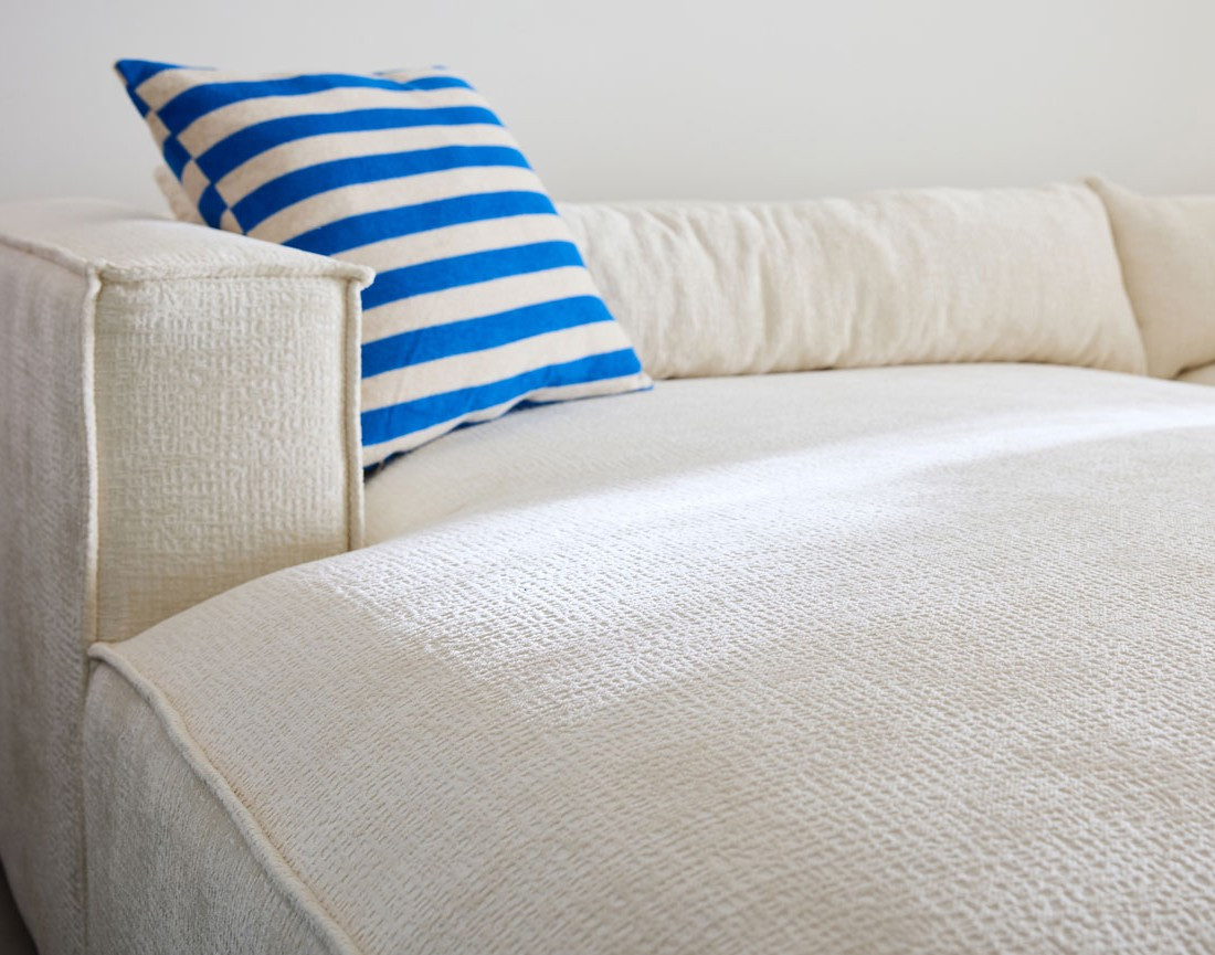 Canapé d'angle gauche 4 places en tissu velours relief Ela