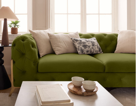 Canapé 3 places chesterfield en velours pieds en métal doré Camden