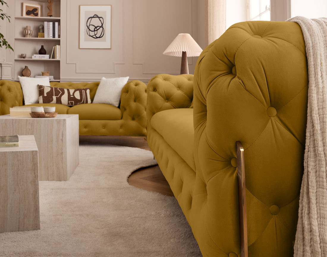 Canapé 3 places chesterfield en velours pieds en métal doré Camden