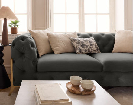 Canapé 3 places chesterfield en velours pieds en métal doré Camden