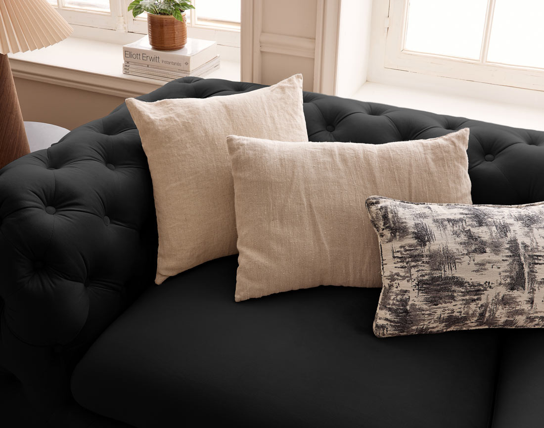 Canapé 3 places chesterfield en velours pieds en métal doré Camden