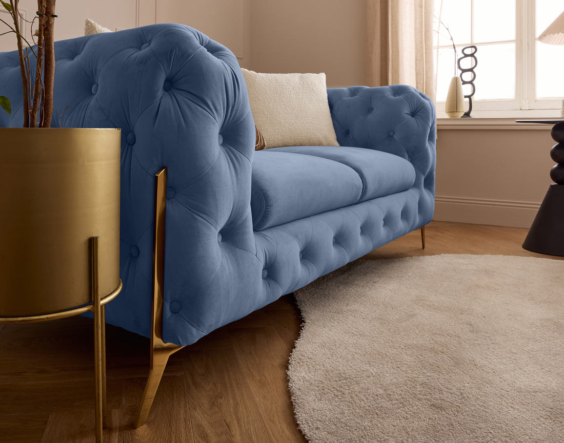 Canapé 2 places chesterfield en velours pieds en métal doré Camden