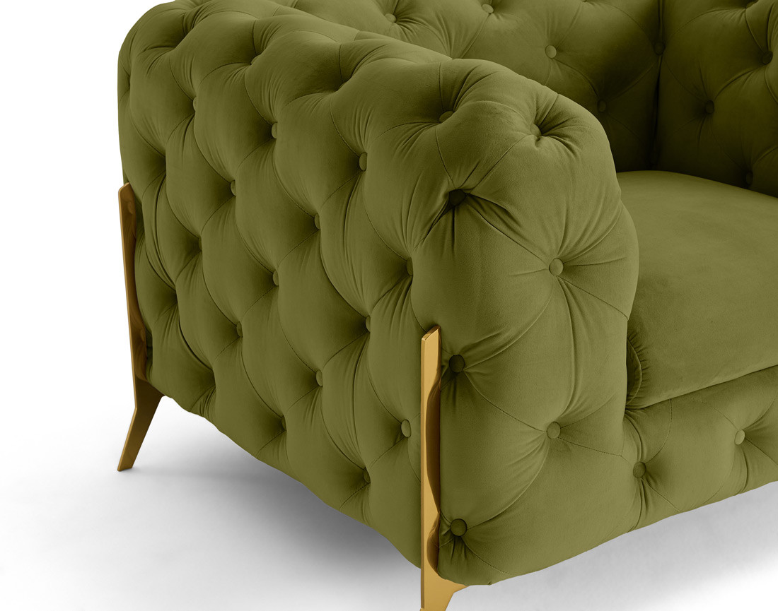 Fauteuil chesterfield en velours pieds en métal doré Camden