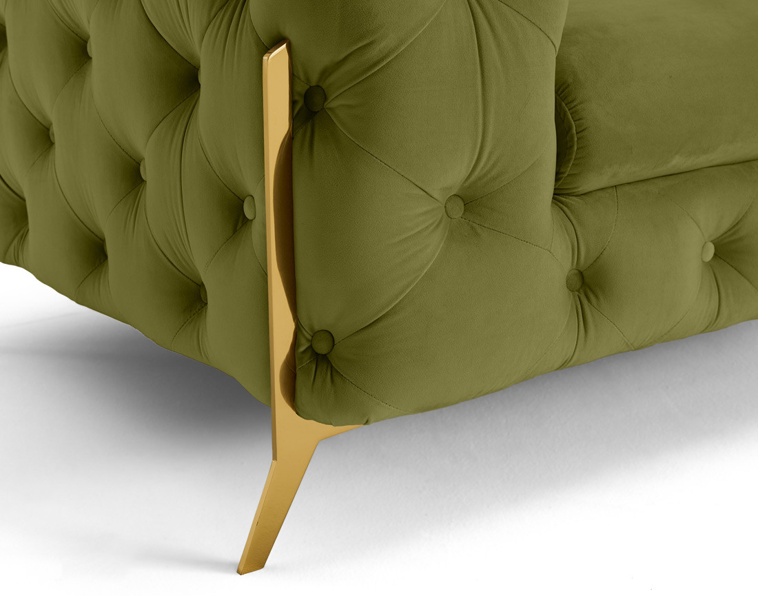 Fauteuil chesterfield en velours pieds en métal doré Camden