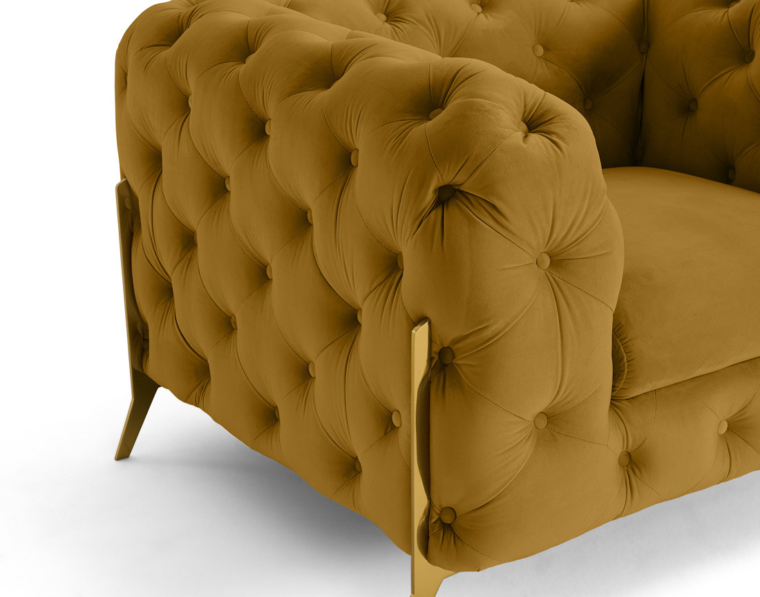 Fauteuil chesterfield en velours pieds en métal doré Camden
