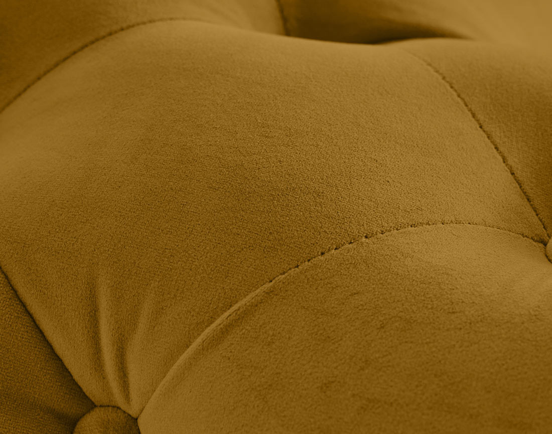 Fauteuil chesterfield en velours pieds en métal doré Camden