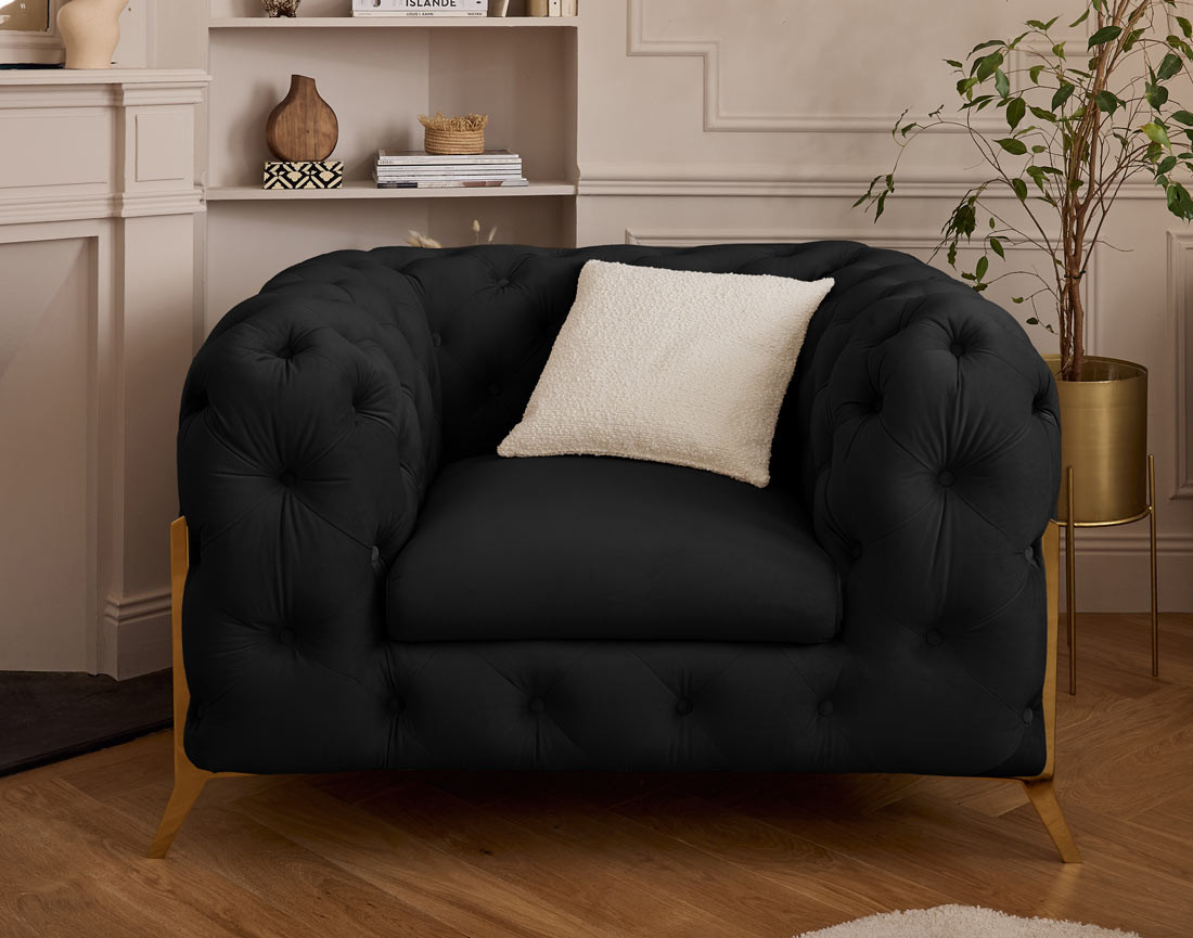 Fauteuil chesterfield en velours pieds en métal doré Camden