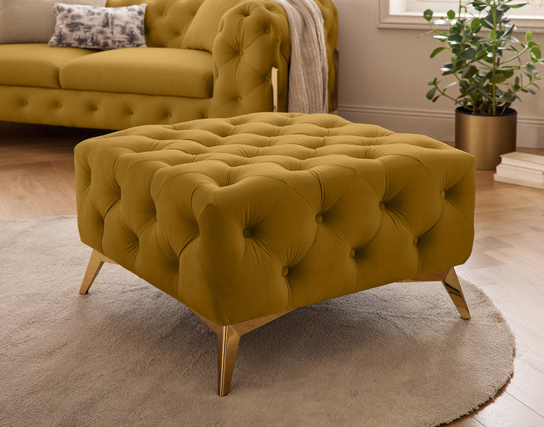 Pouf chesterfield en velours pieds en métal doré Camden
