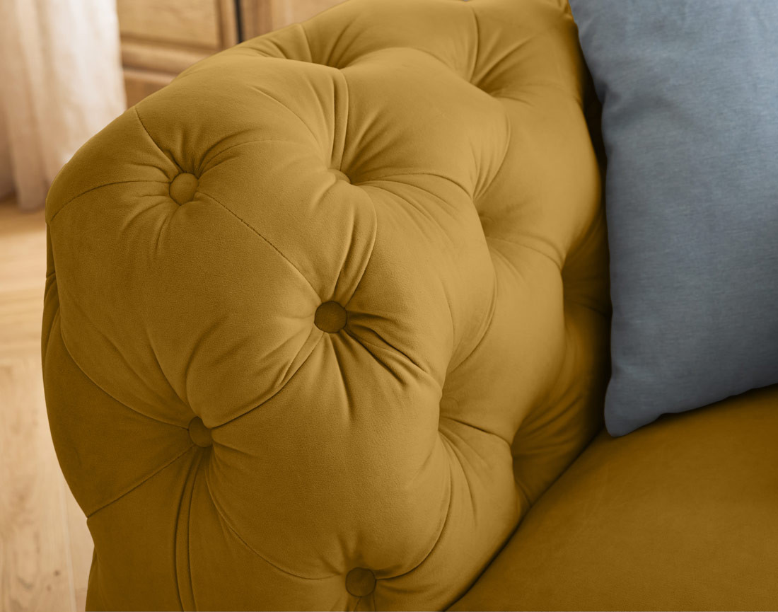 Fauteuil chesterfield en velours pieds bois Walter