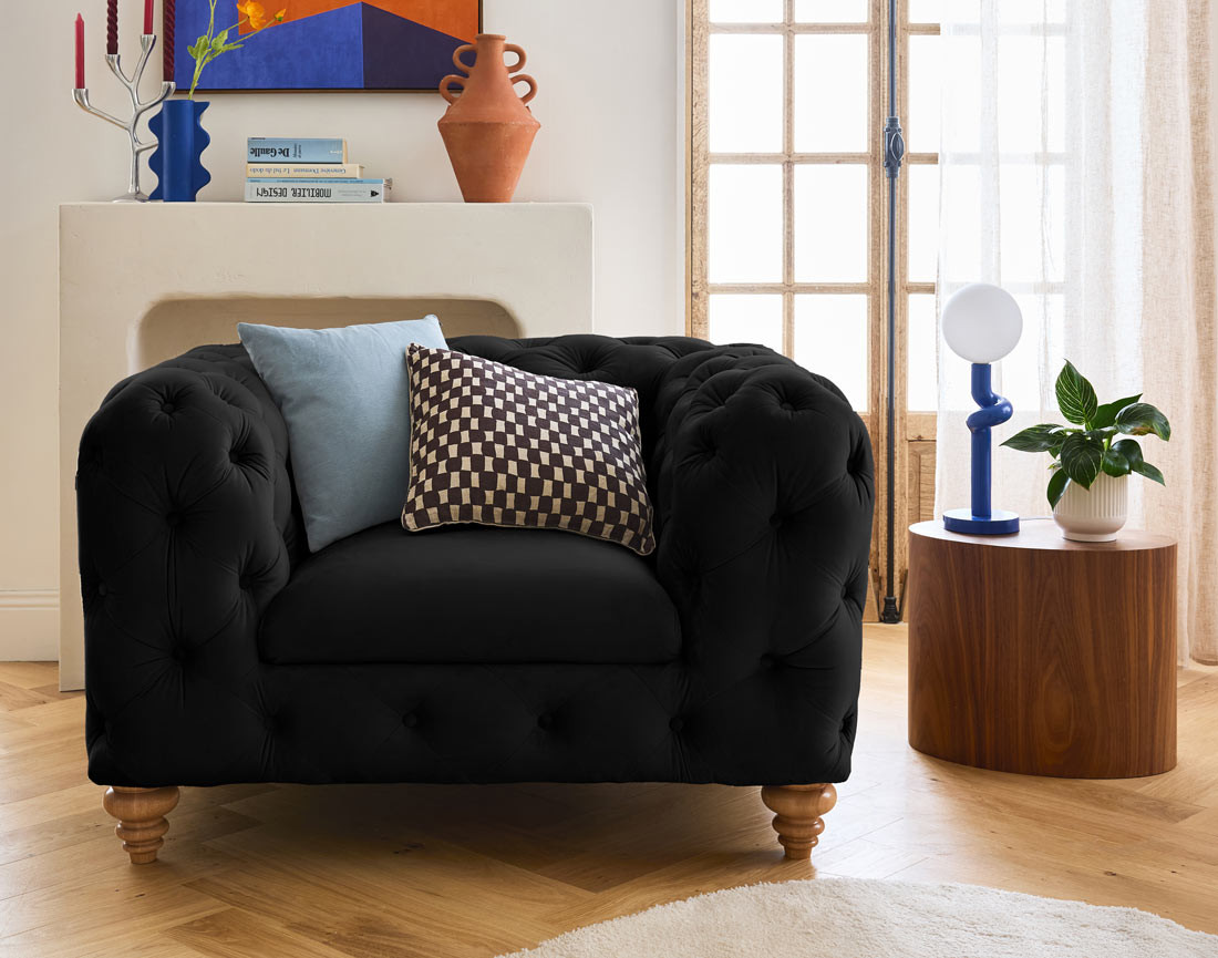 Fauteuil chesterfield en velours pieds bois Walter