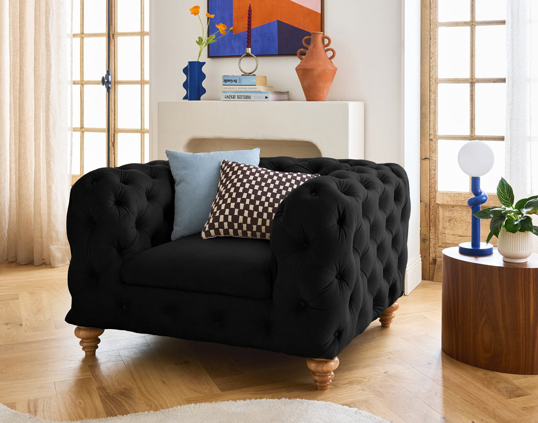 Fauteuil chesterfield en velours pieds bois Walter