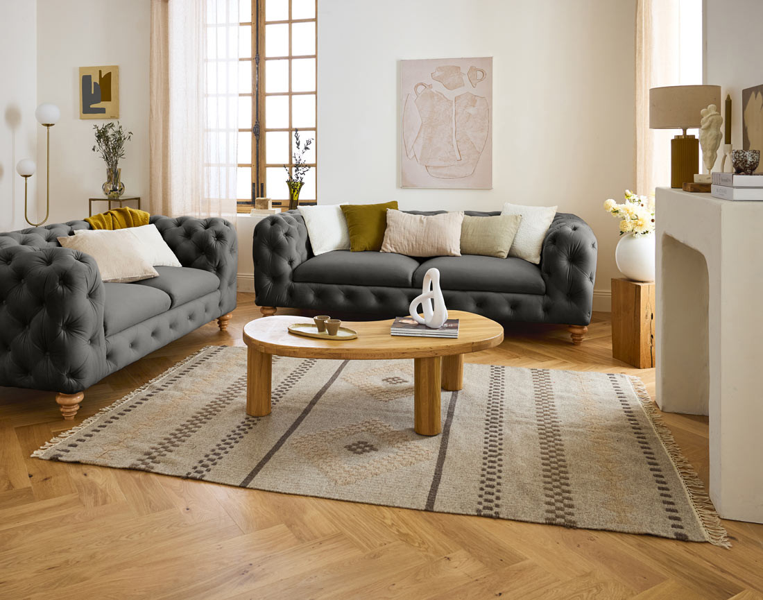 Canapé 2 places chesterfield en velours pieds bois Walter