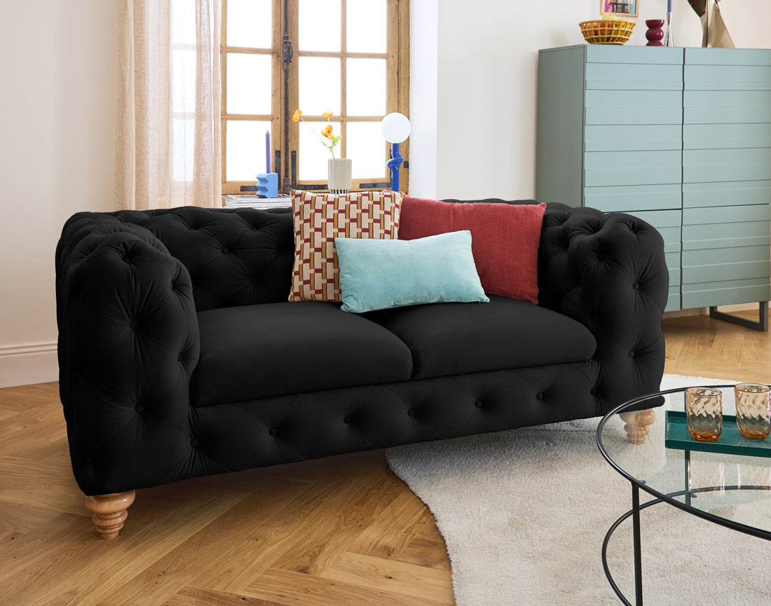 Canapé 2 places chesterfield en velours pieds bois Walter