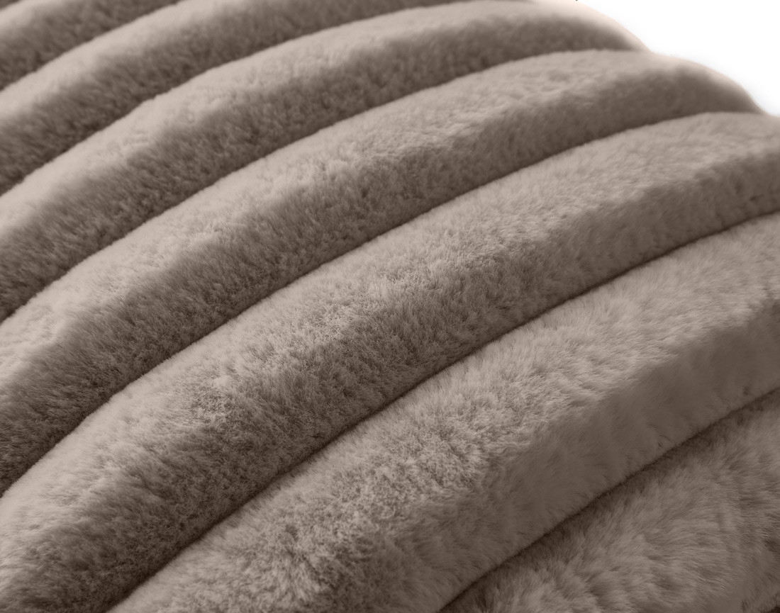 Coussin en fausse fourrure côtelé 40x40 cm Sierra