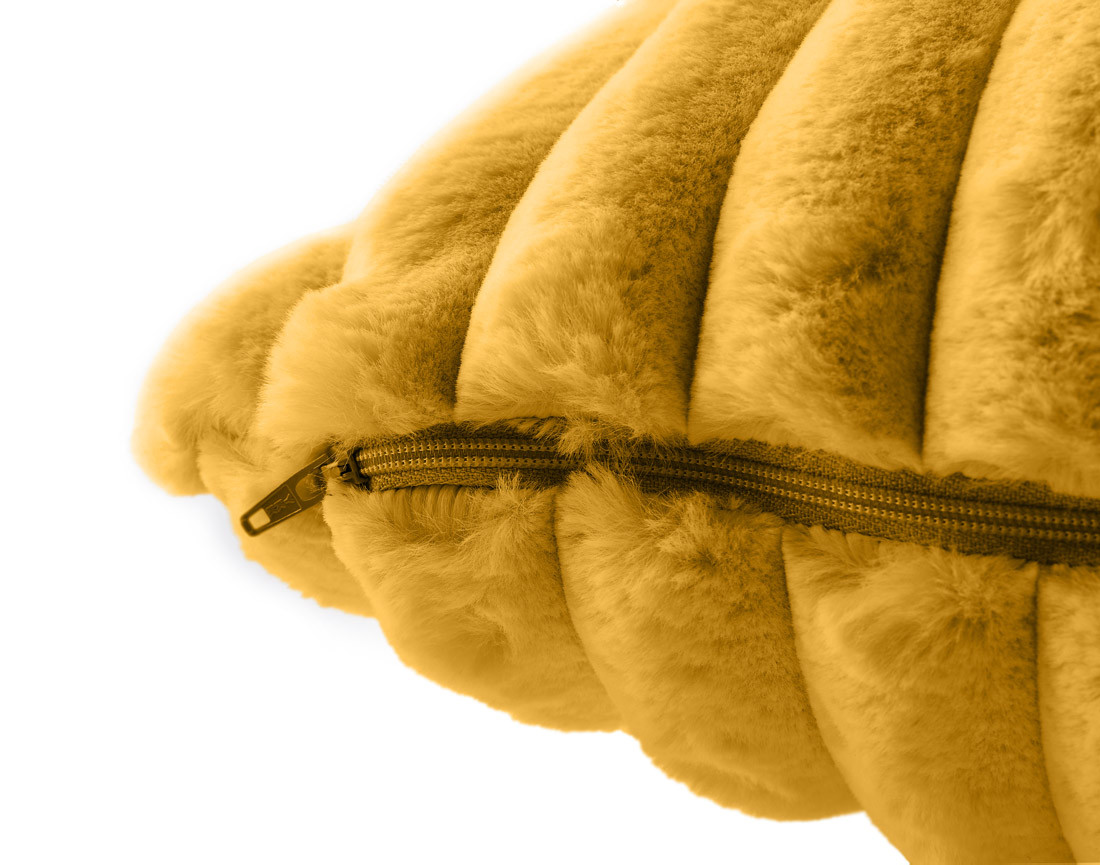 Coussin en fausse fourrure côtelé 50x50 cm Sierra