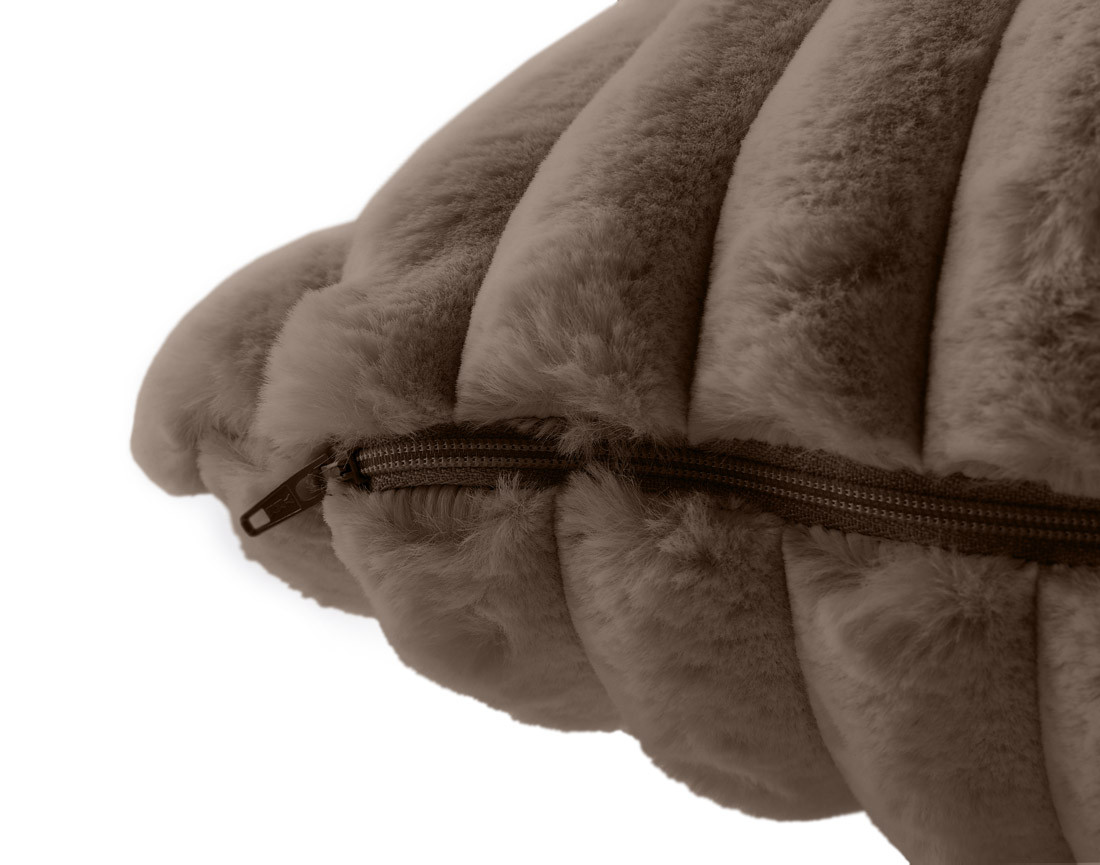 Coussin en fausse fourrure côtelé 60x60 cm Sierra