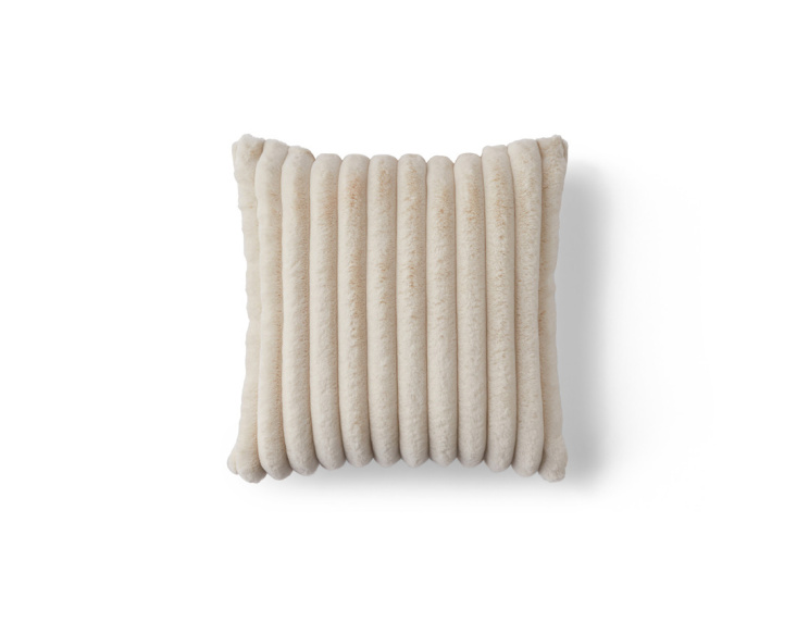 Coussin en fausse fourrure...