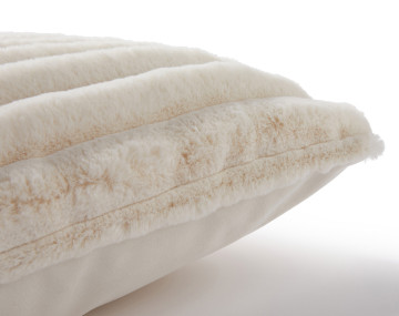 Coussin en fausse fourrure...