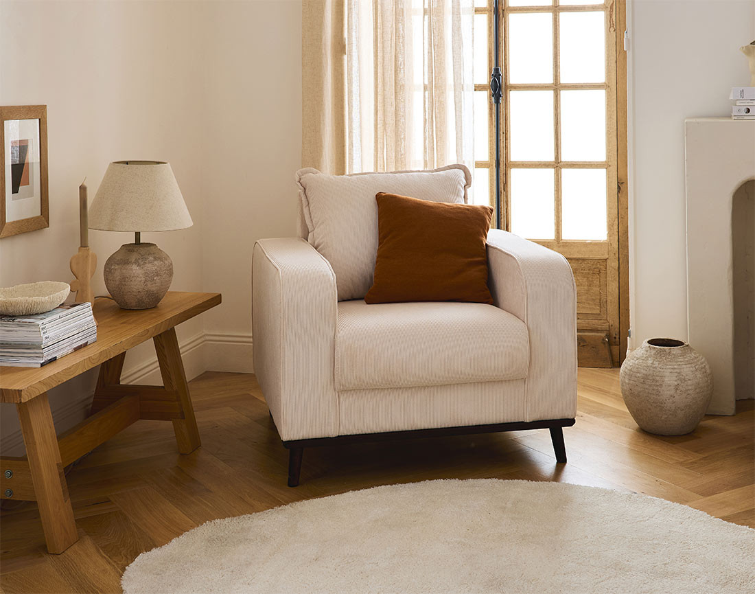 Fauteuil en velours côtelé pieds bois foncé - Albane