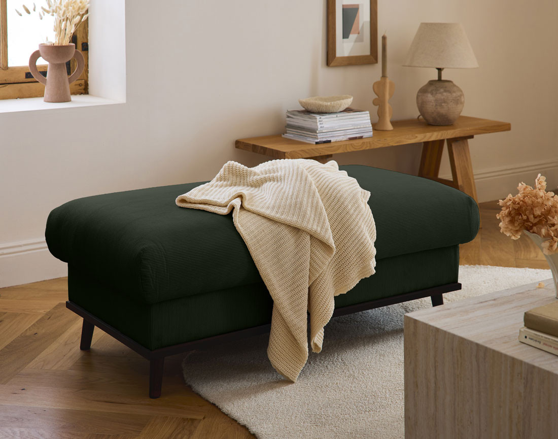 Pouf en velours côtelé pieds bois foncé - Albane