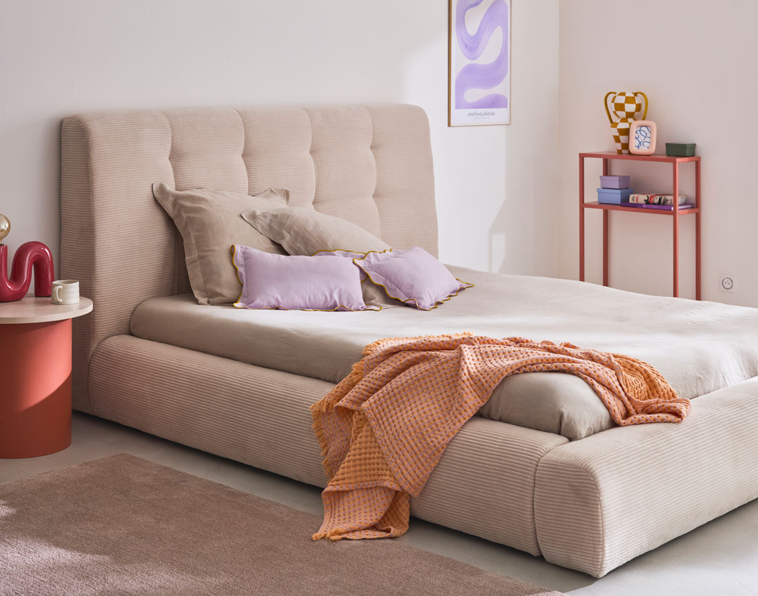 Lit coffre 140x190 cm en velours côtelé sommier inclus Onyx