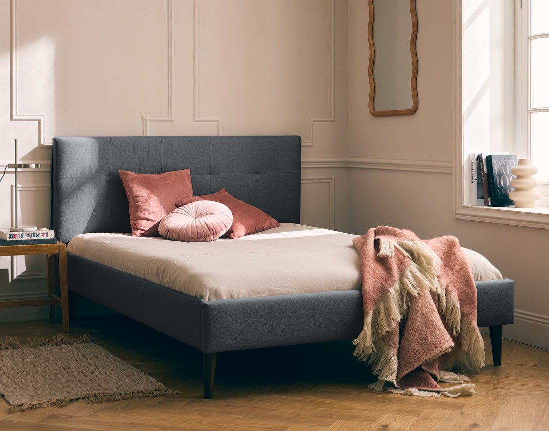 Lit 140x190 cm avec sommier inclus en tissu Monet