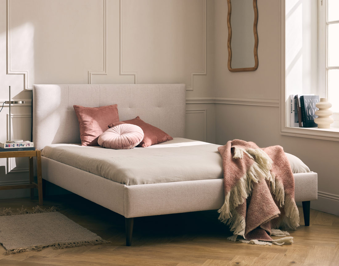 Lit 140x190 cm avec sommier inclus en tissu Monet