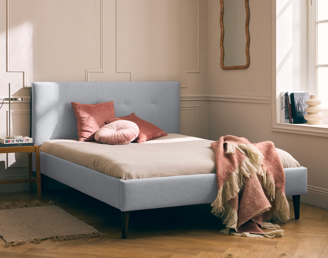 Lit 140x190 cm avec sommier inclus en tissu Monet