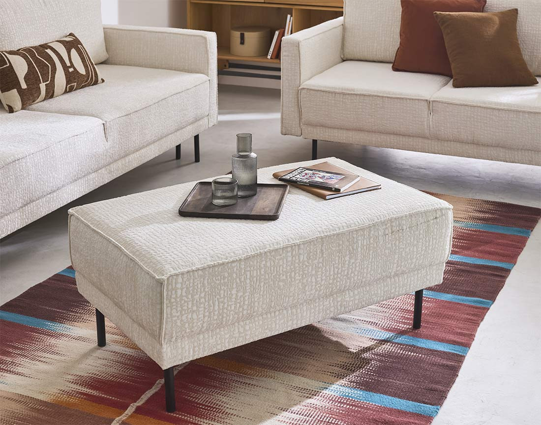 Pouf pieds hauts en tissu velours relief Charlie