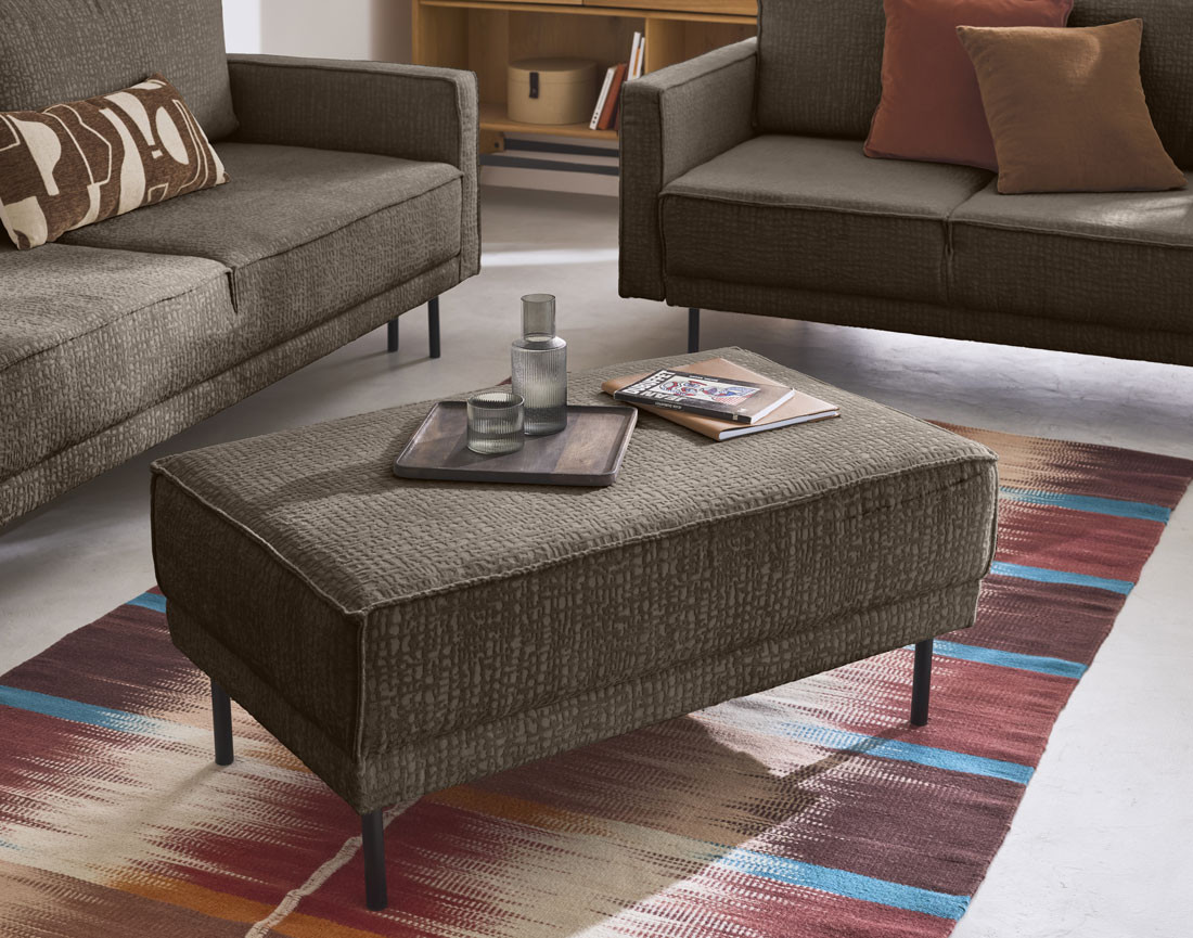 Pouf pieds hauts en tissu velours relief Charlie